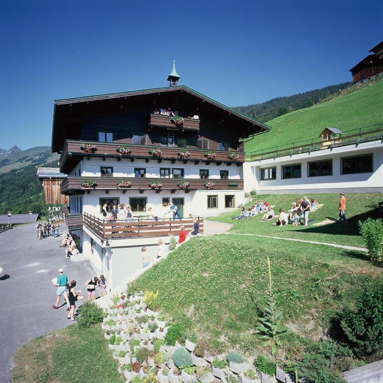 Ski In-Ski Out - Gaestehaeuser Saalbach-Hinterglemm - Wallegghof Christianhof Εξωτερικό φωτογραφία